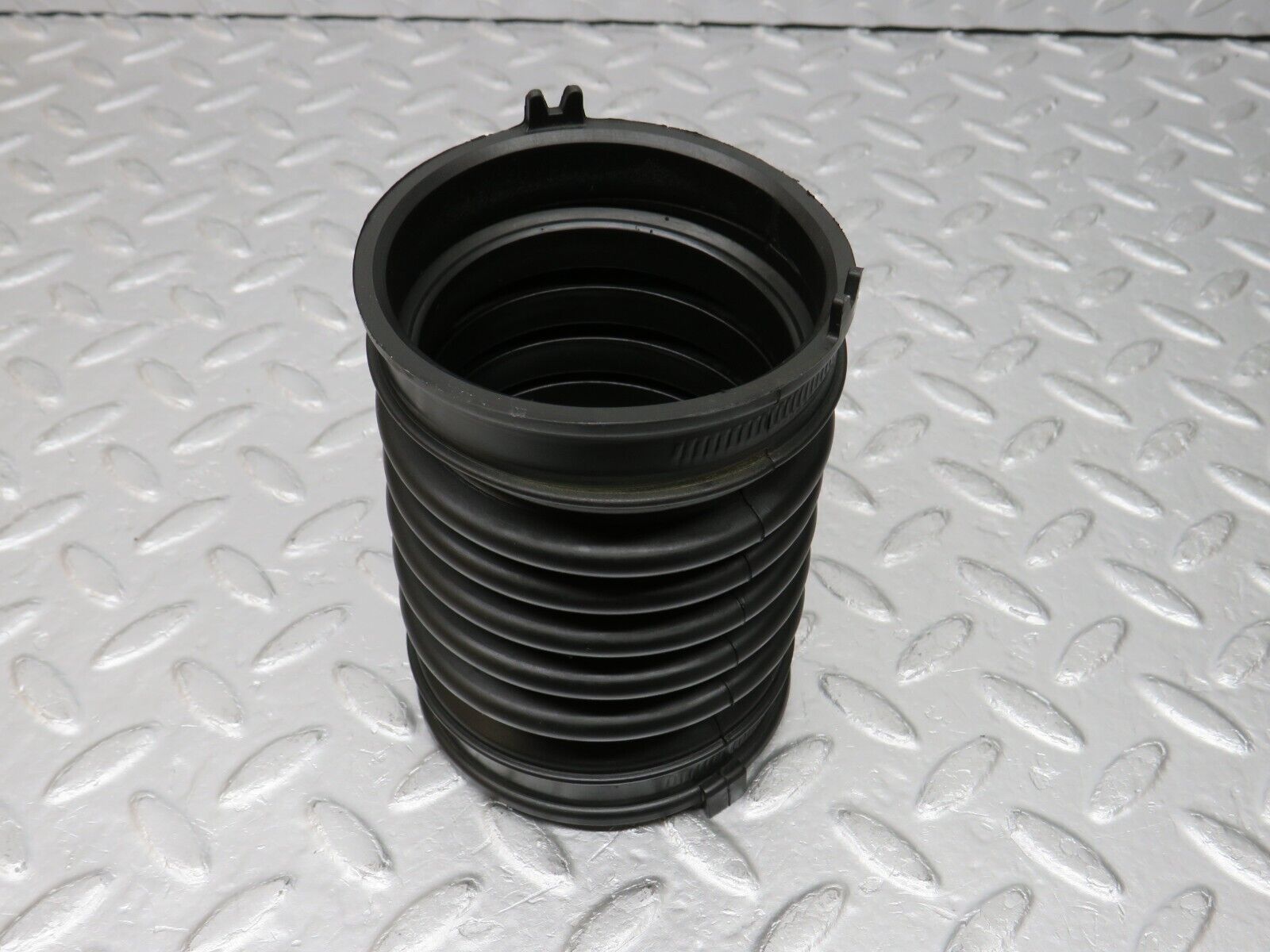 38275 Mercedes-Benz R129 280SL Coupe Air Intake Hose 1040940191