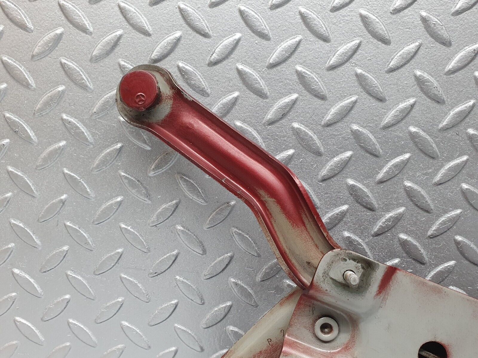 41005 Mercedes-Benz W126 300SE Bonnet Hinge Right Side