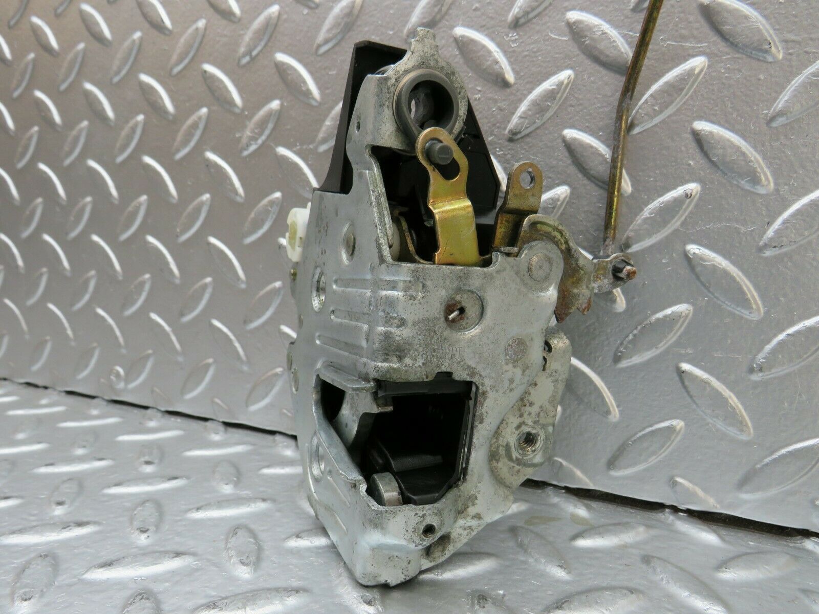 24197 Mercedes-Benz S124 220TE Wagon Front Left Door Lock Mechanism