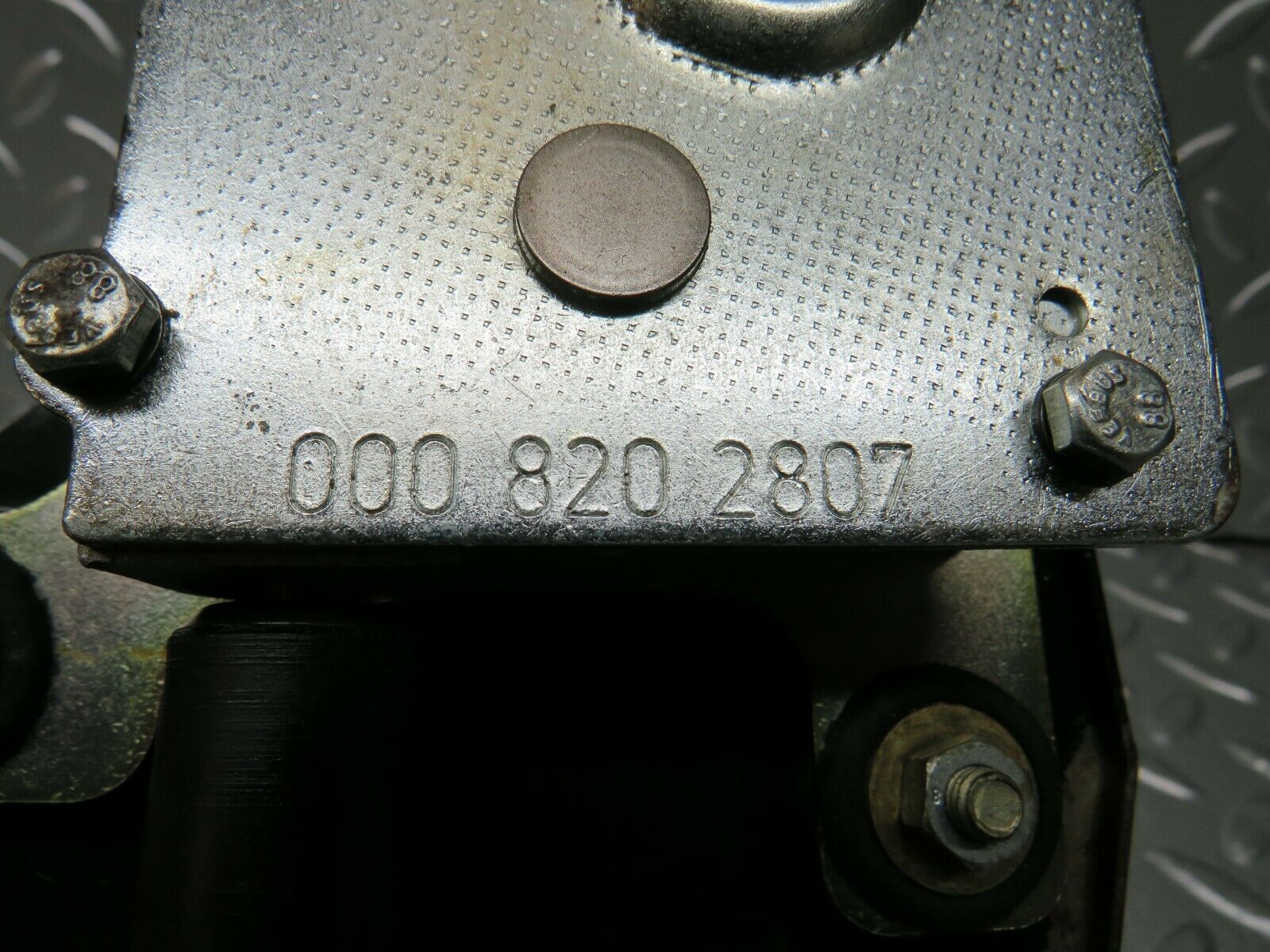 23205 Mercedes-Benz W116 350SE Sunroof Motor With Bracket 0008202807