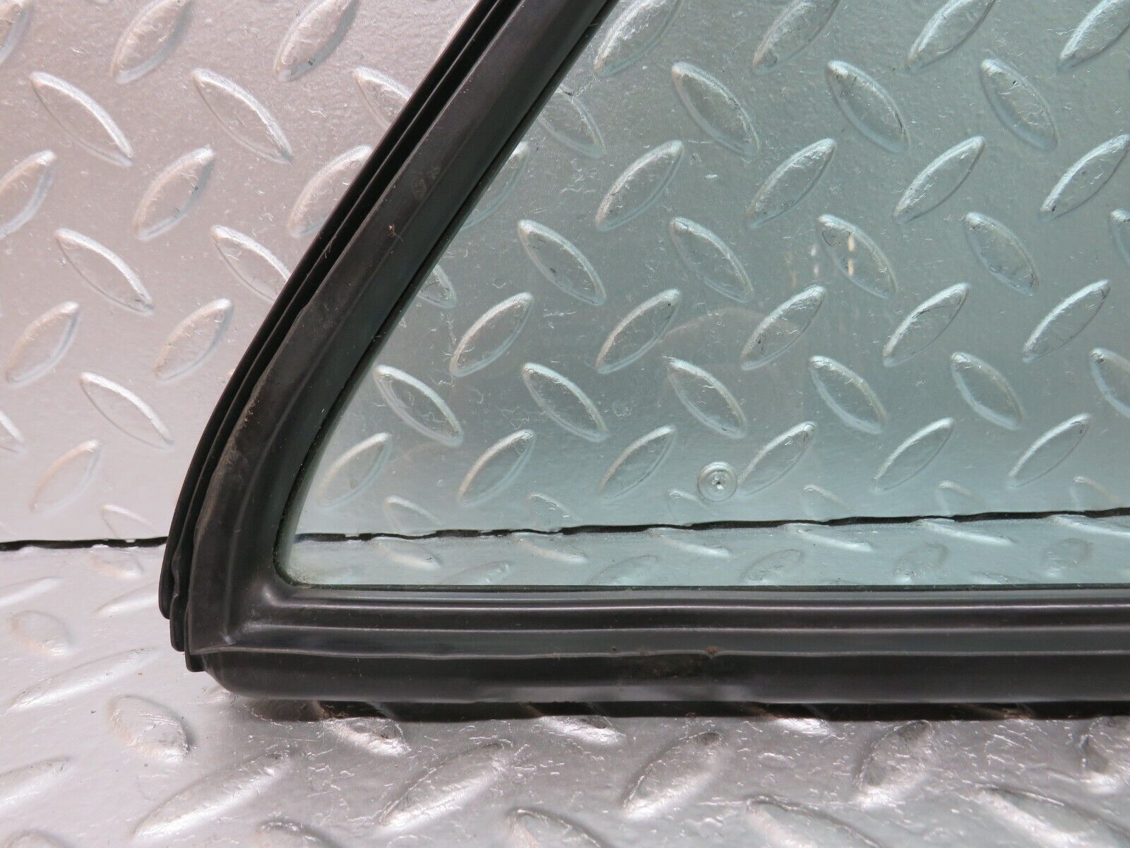 0627 Mercedes-Benz W123 230E Left Rear Door Quarter Glass 1237350124