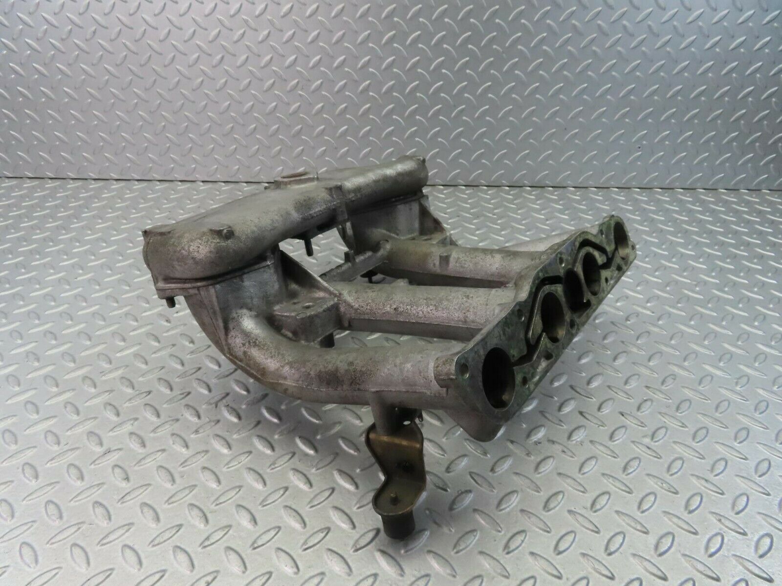 8683 Mercedes-Benz W123 Intake Manifold 1021410301