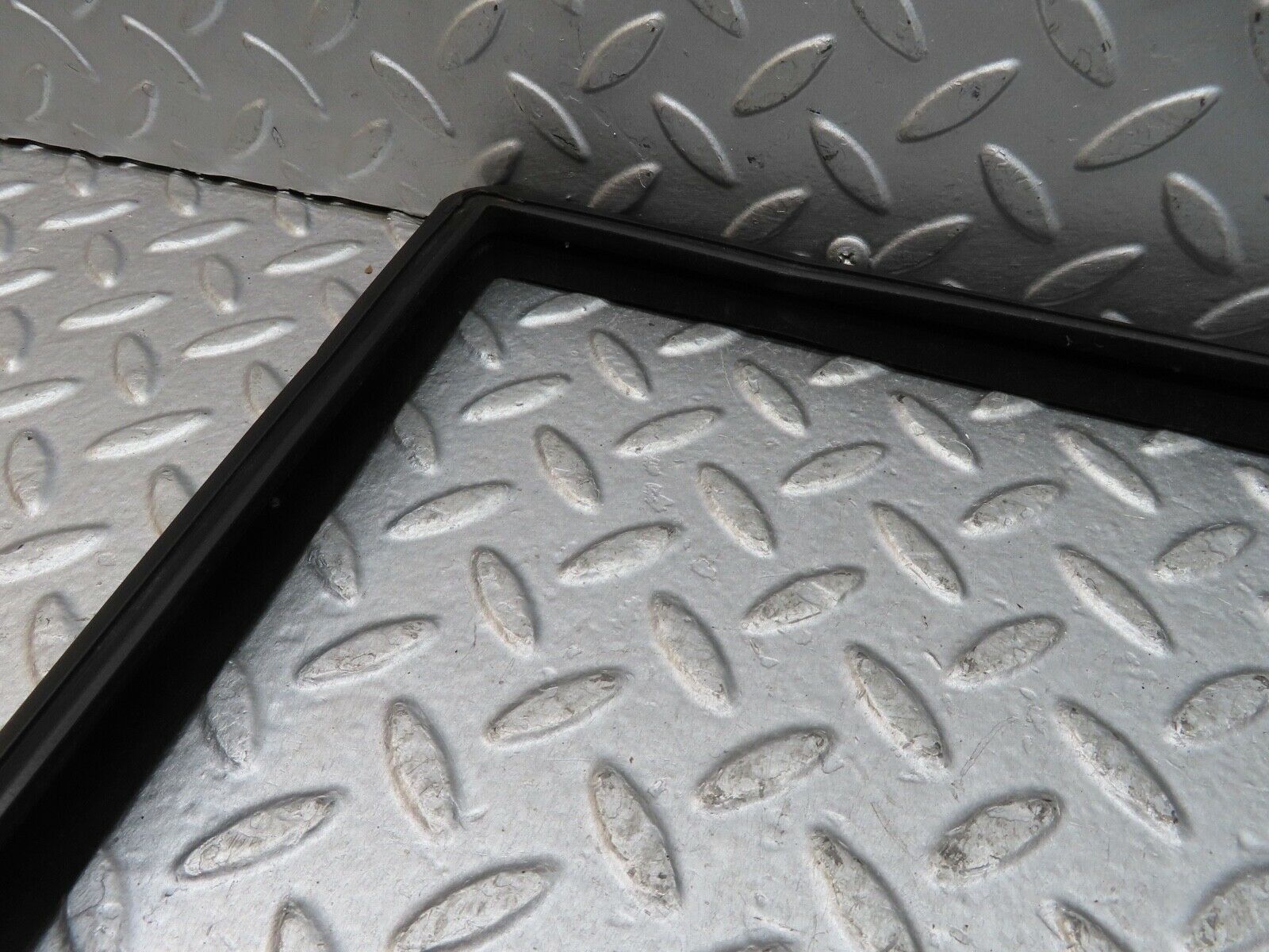 18813 Mercedes-Benz W116 Rear Left Door Window Channel Felt Guide Seal