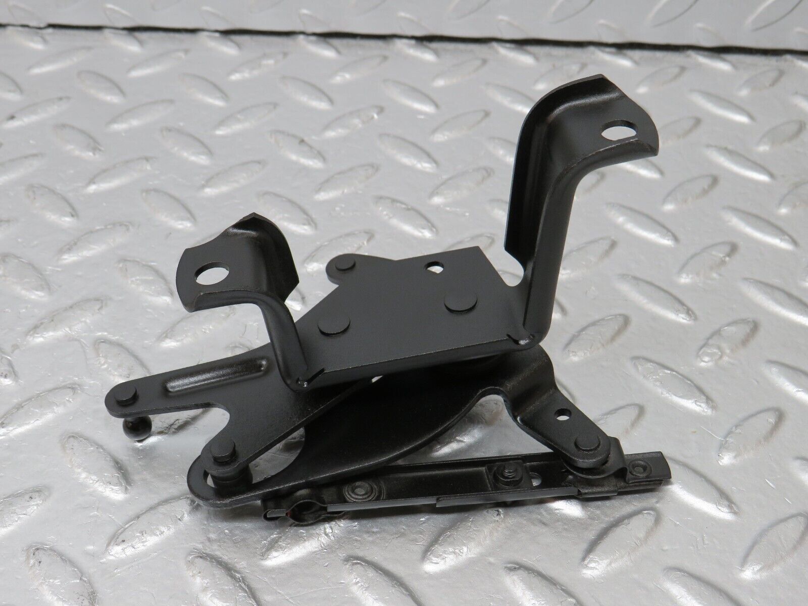 34585 Mercedes-Benz C126 380SEC Coupe Throttle Linkage