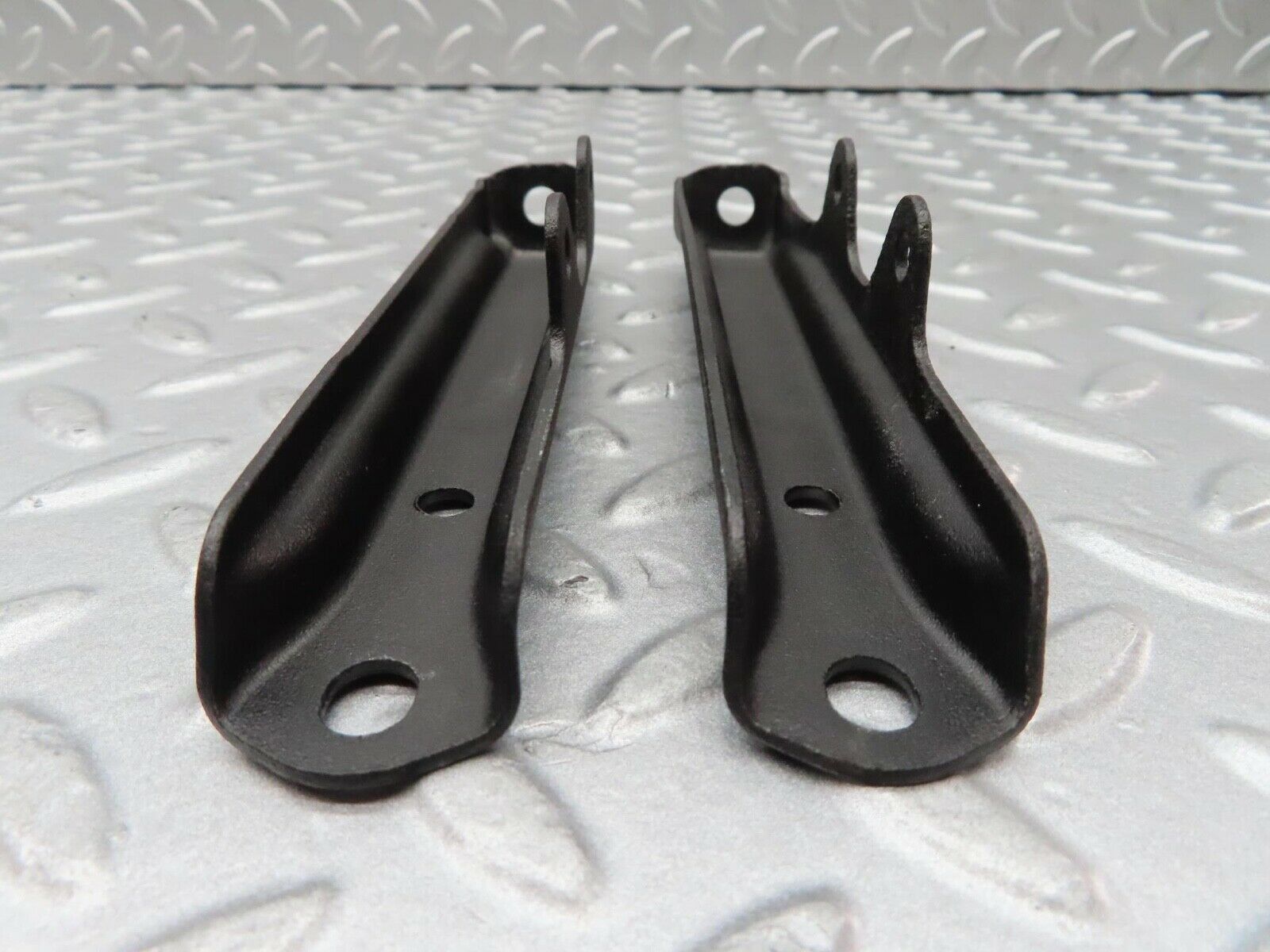 16495 Mercedes-Benz W124 260E Air Intake Manifold Bracket