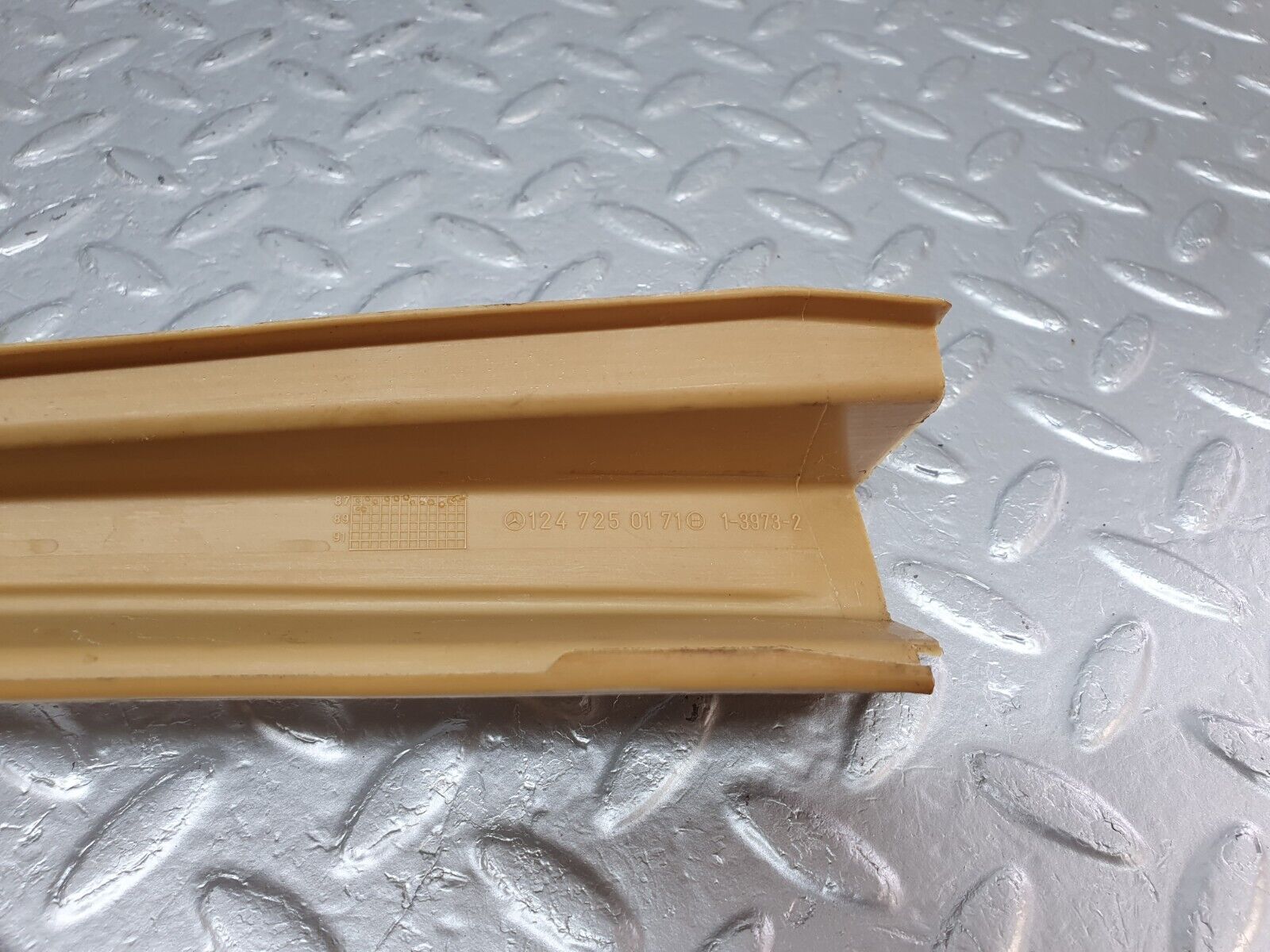 41571 Mercedes-Benz W124 200E Front Left Door Window Frame Trim Palomino 1247350171