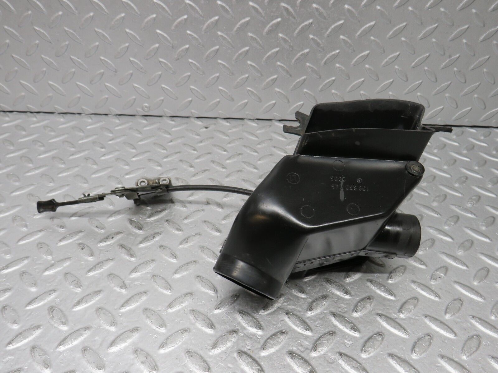 35913 Mercedes-Benz W108 Air Vent Control Left Side 1088301145