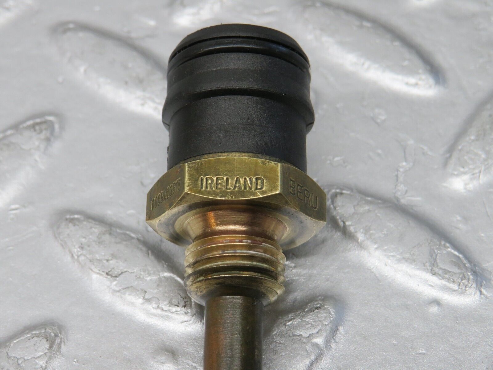 38127 Mercedes-Benz A124 320E Cabriolet Coolant Temperature Sensor Beru 0095423517 0824121040