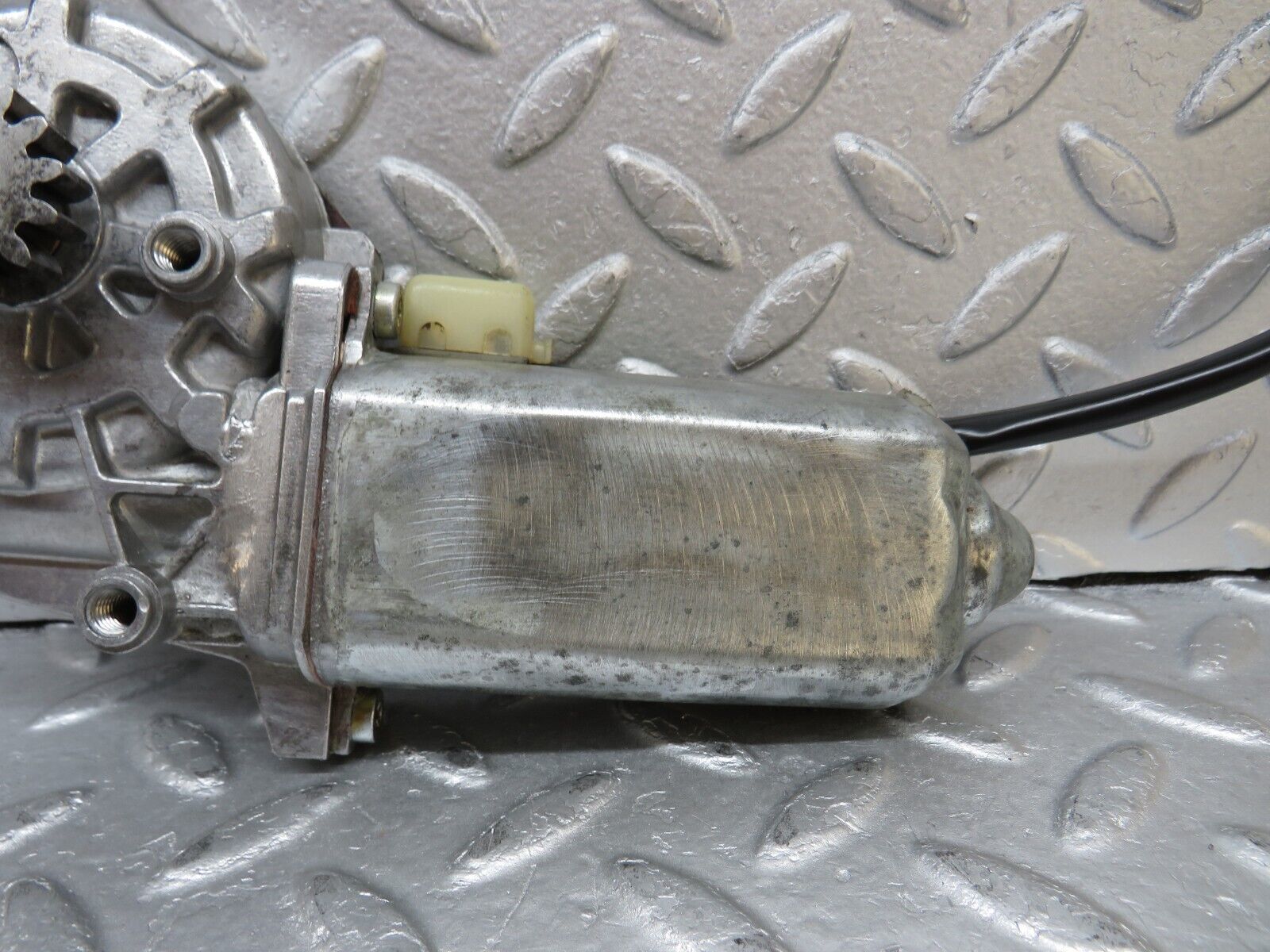 37018 Mercedes-Benz C126 420SEC Coupe Rear Left Window Regulator Motor 0130821065