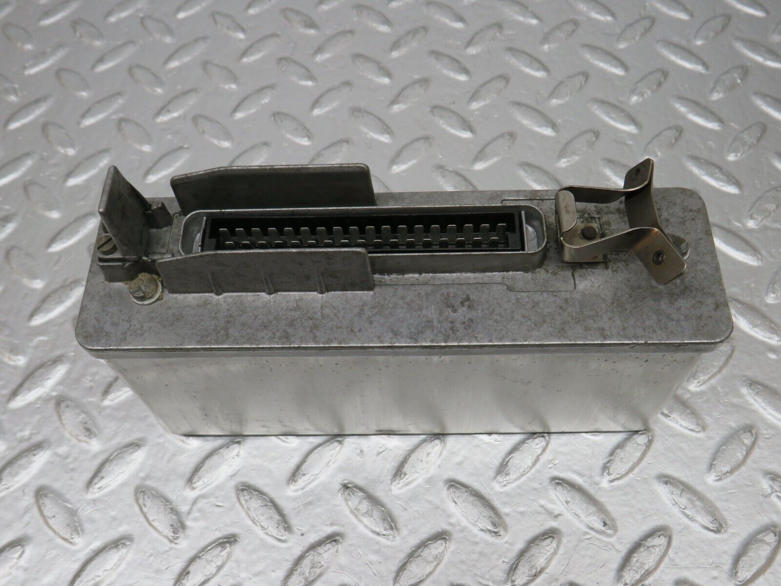 34304 Mercedes-Benz C126 380SEC Coupe ABS Control Unit Bosch 0265101006