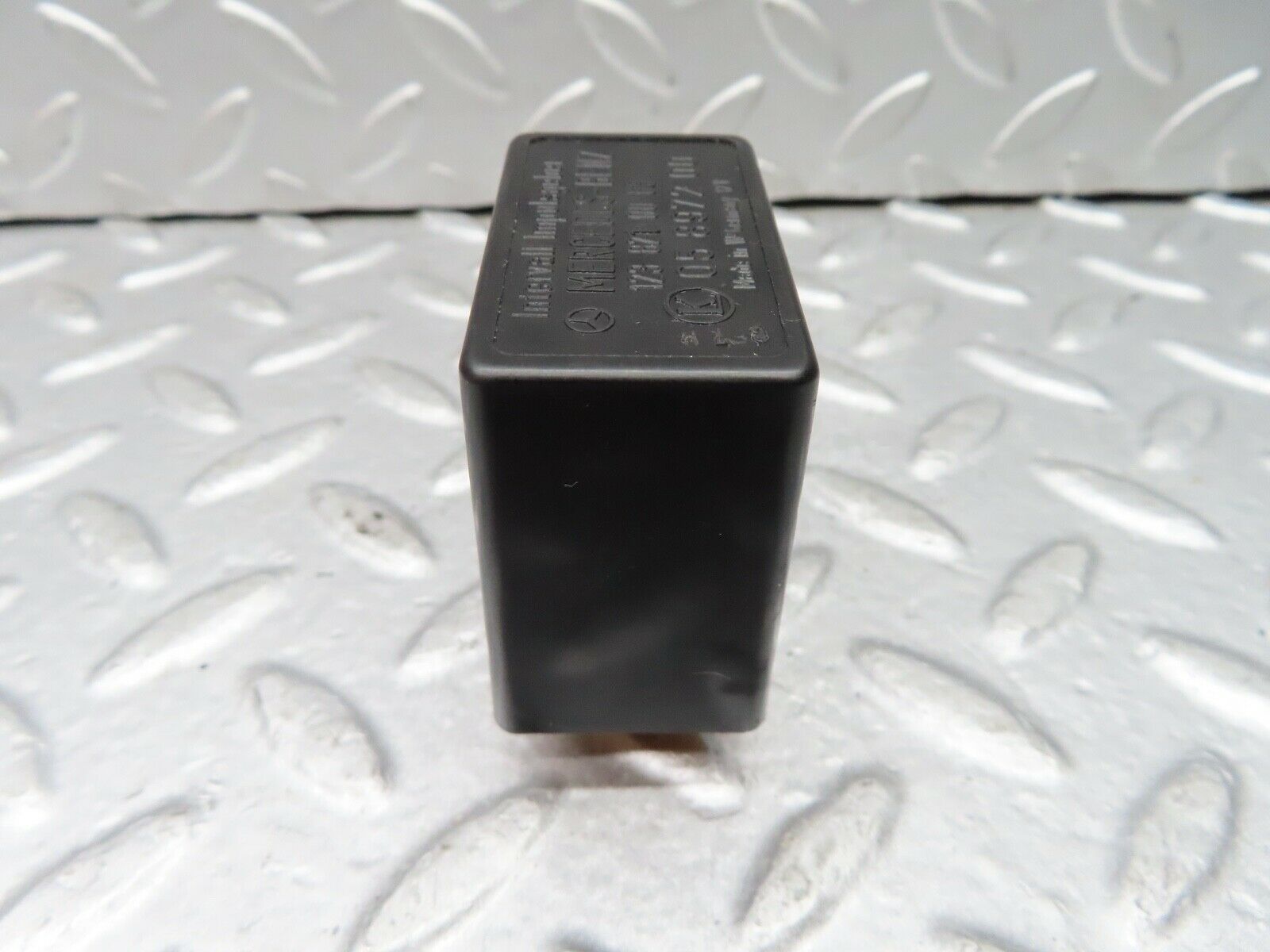 18195 Mercedes-Benz W123 200 Wiper Control Relay 1238210063