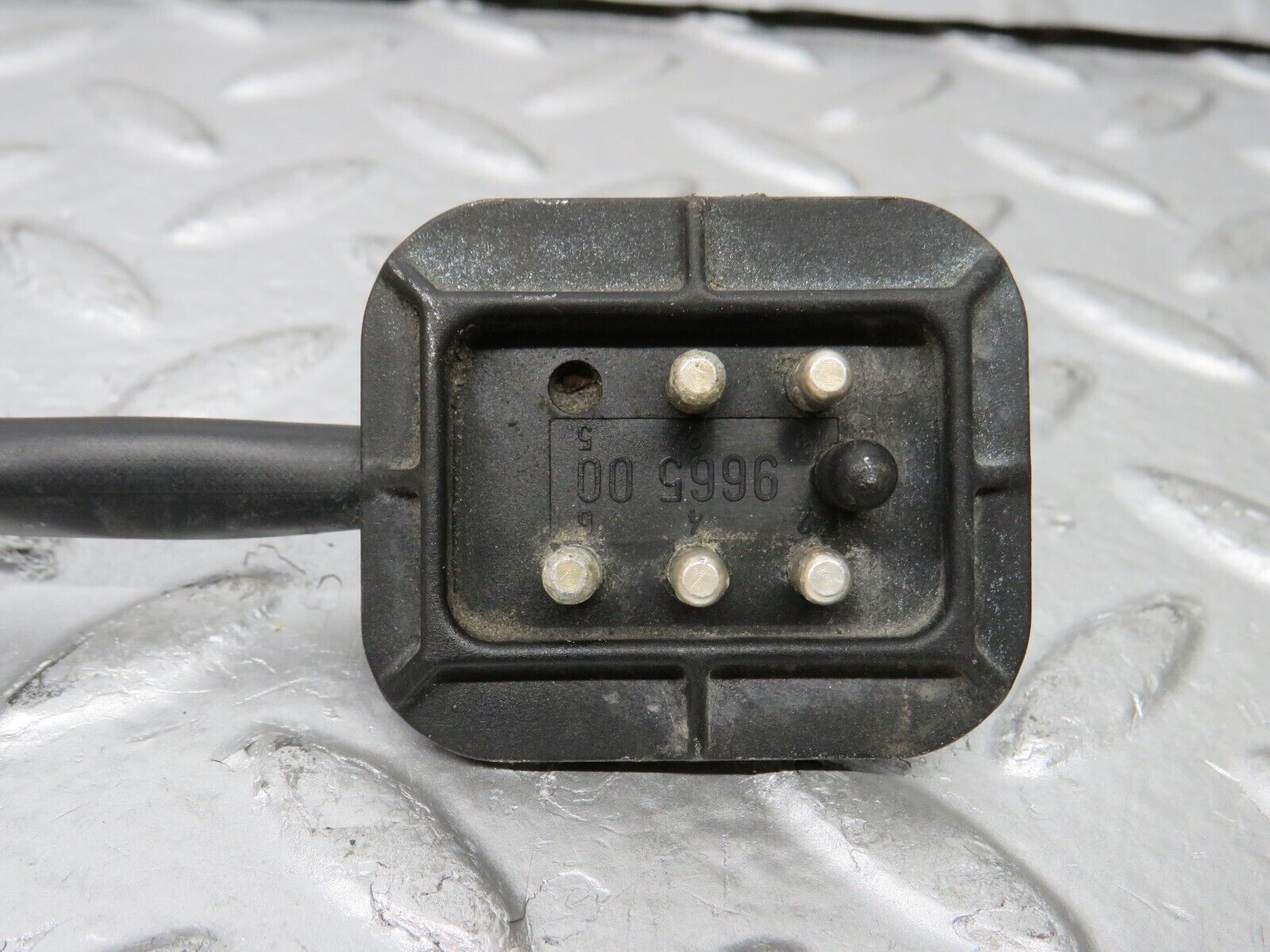 29889 Mercedes-Benz W123 230E Wiper Motor Bosch 0390341077