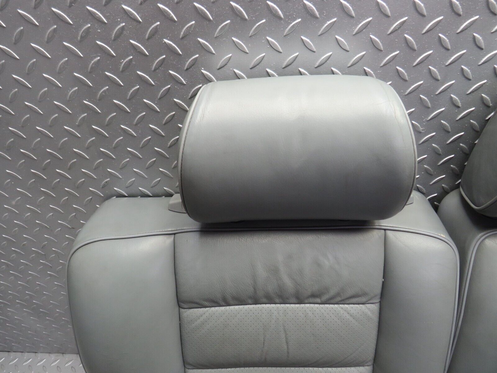 31422 Mercedes-Benz S124 220TE Wagon Rear Seat Leather Grey