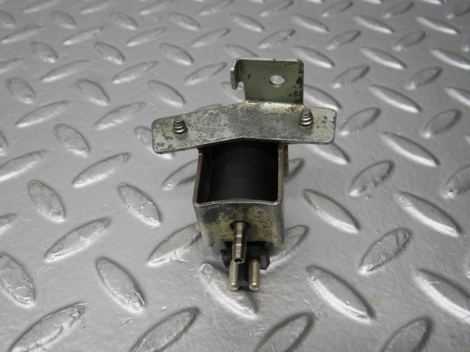 31618 Mercedes-Benz W201 190LE 1.8L Vacuum Control Valve Pierburg 0015407097