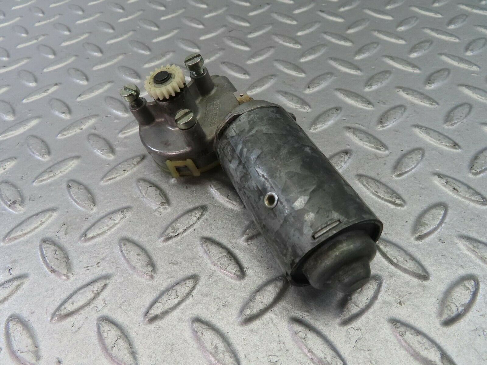 9246 Mercedes-Benz C124 300CE Coupe Seat Belt Presenter Motor Left 0390206695