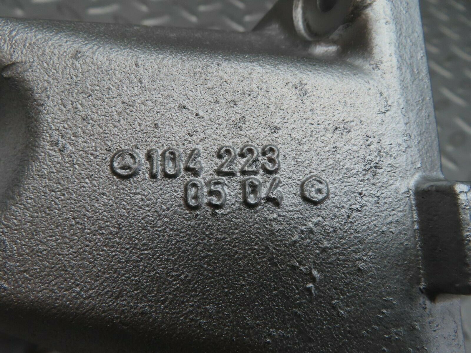 12179 Mercedes-Benz R129 300SL Coupe Engine Mount Bracket Right Side 1042230504