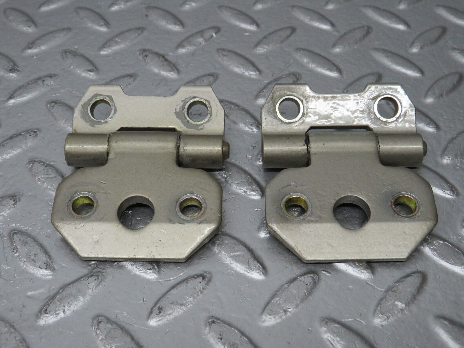 33971 Mercedes-Benz W201 190E 2.0L Left Door Hinge Pair