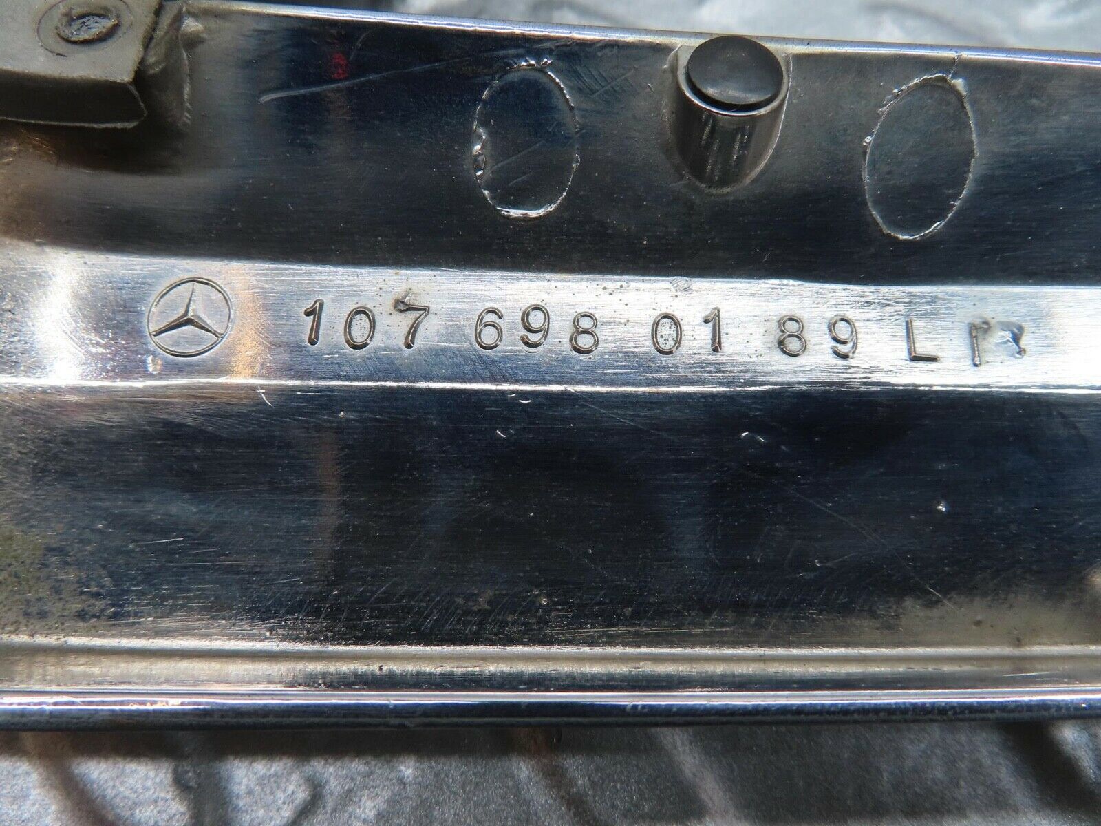 13996 Mercedes-Benz C107 280SLC Quarter Window Trim Left 1076980189