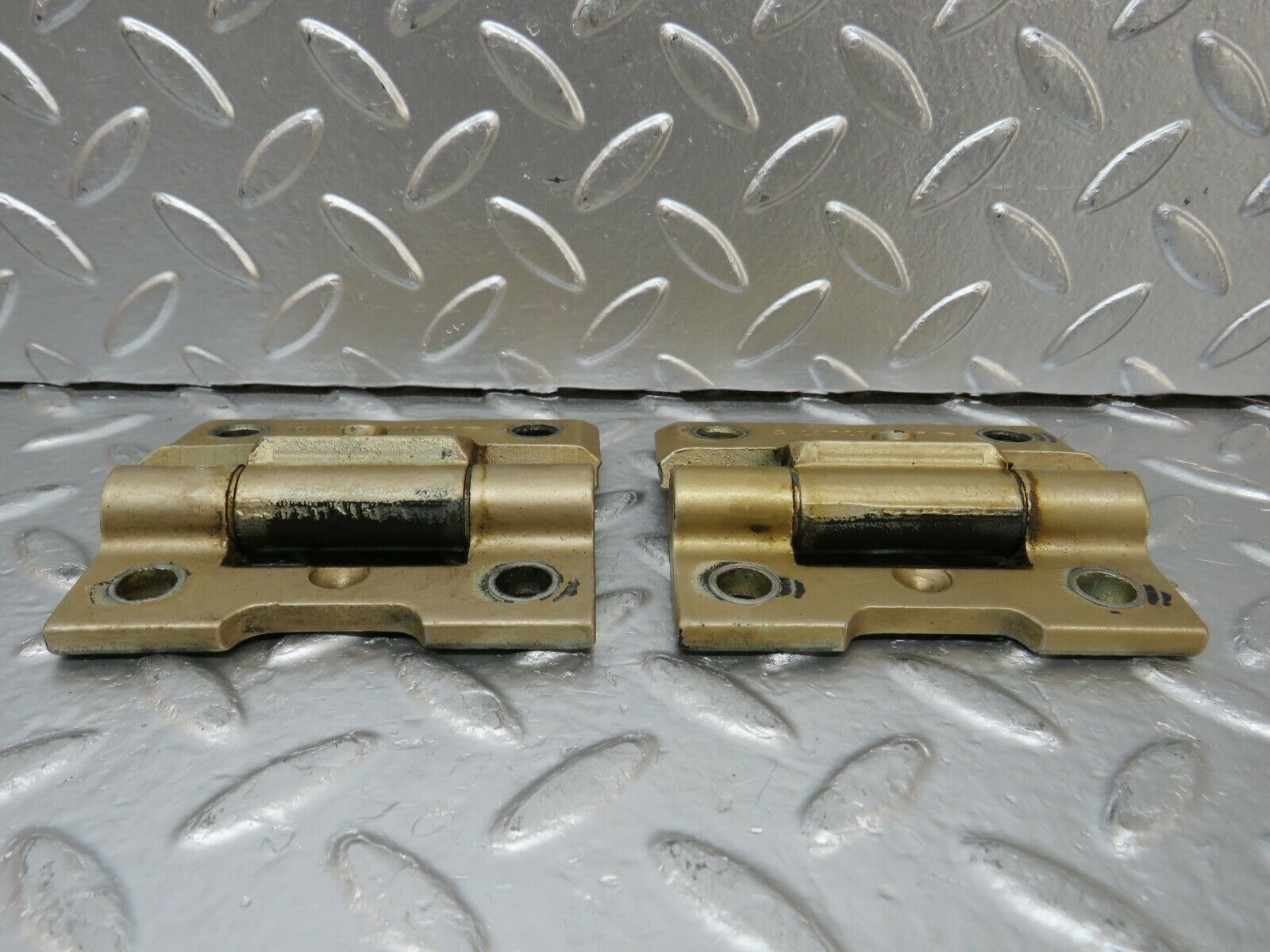 23948 Mercedes-Benz W123 280E Door Hinge Pair 1237200037