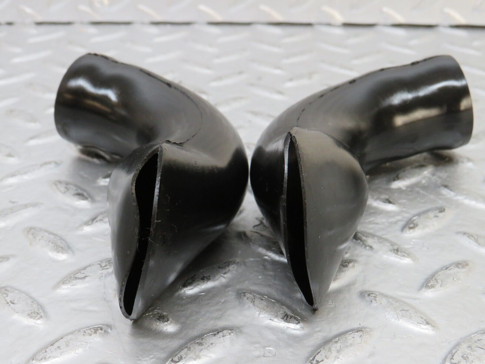 26159 Mercedes-Benz W116 450SE Water Drain Hose Pipe Pair 1168350397