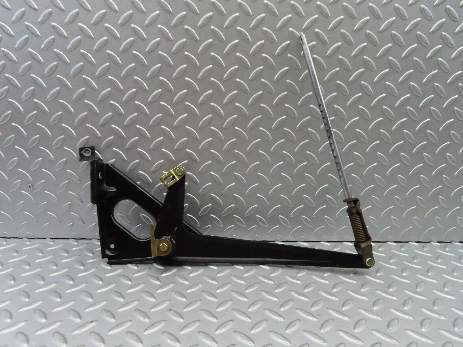 5966 Mercedes-Benz W123 200 Handbrake Regulator