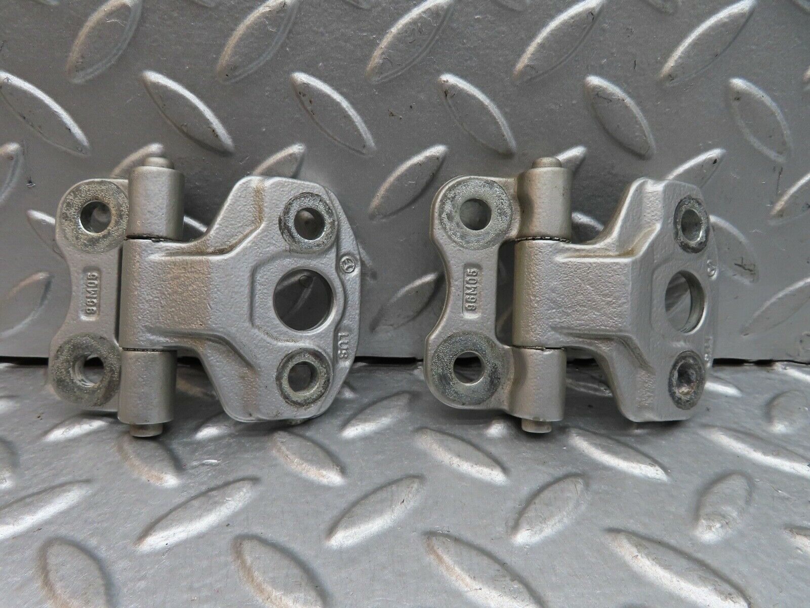 19342 Mercedes-Benz C140 CL420 Coupe Left Door Hinges Pair