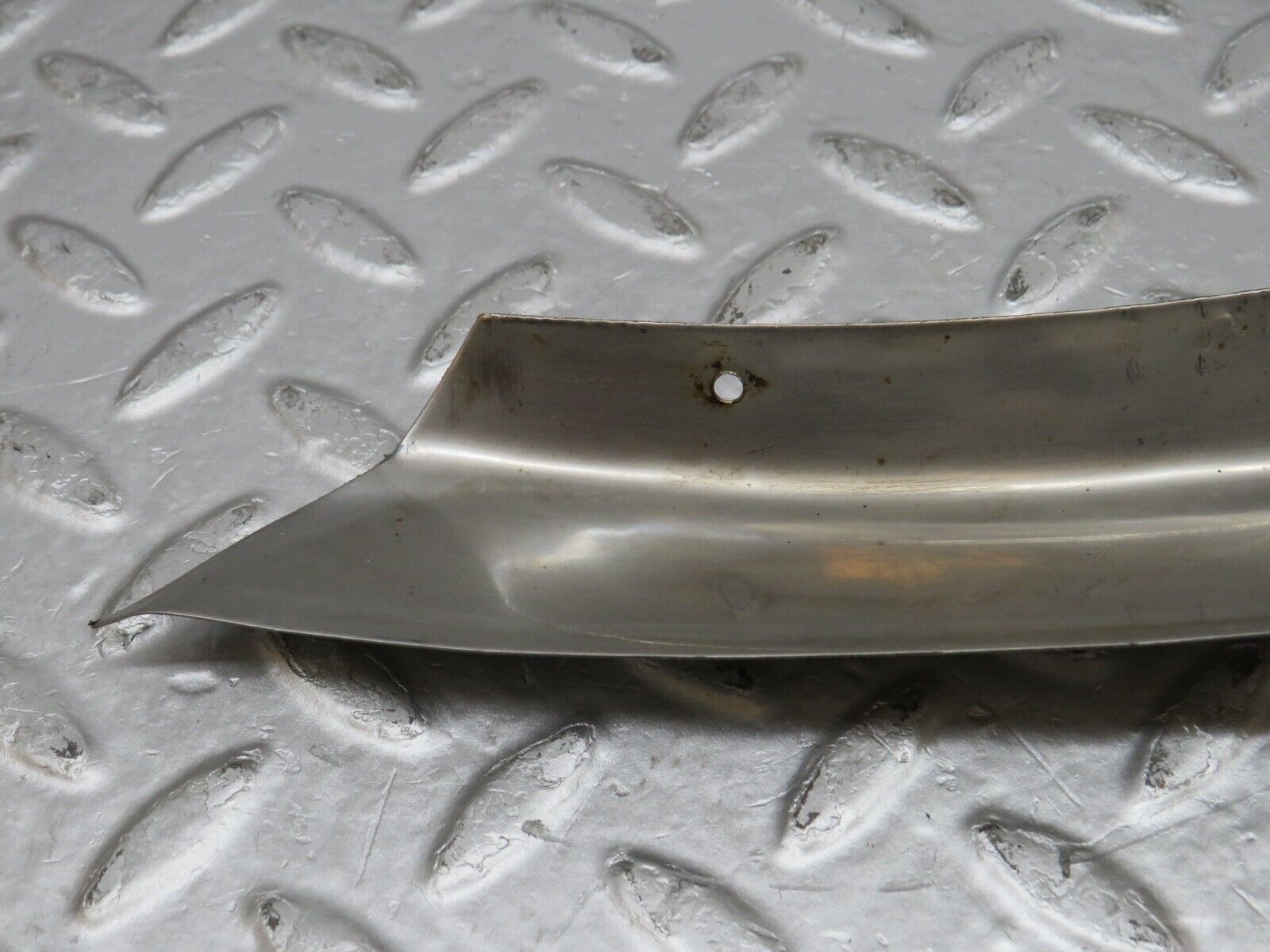 36291 Mercedes-Benz W126 420SE Rear Left Chrome Wheel Arch Trim