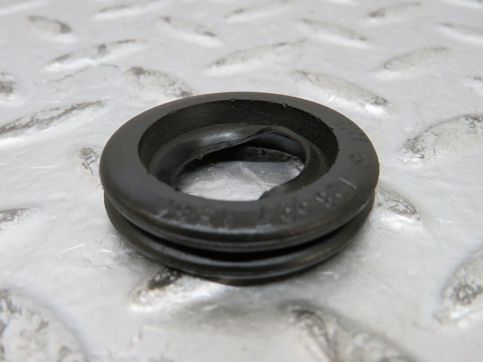 26523 Mercedes-Benz C124 220CE Coupe Heater Hose Rubber 1269971581