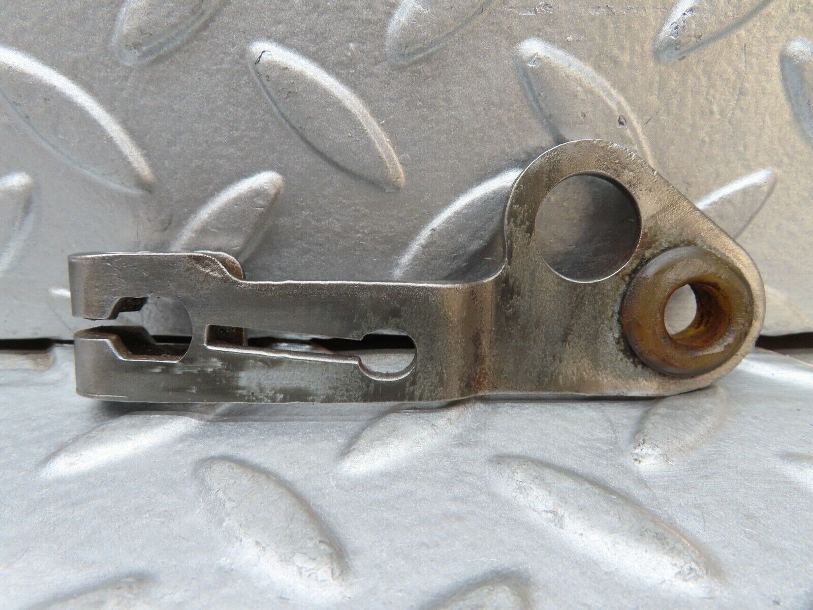 17499 Mercedes-Benz C123 280CE Coupe Gearbox Linkage Bracket