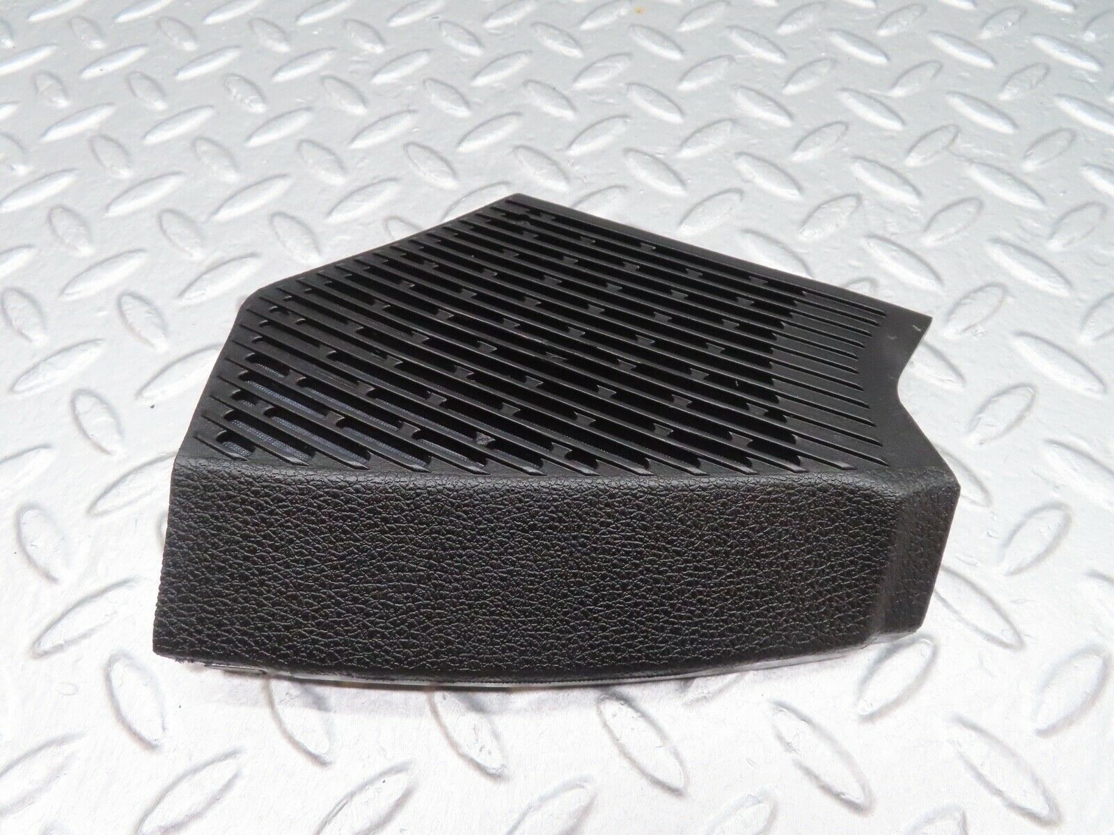 17925 Mercedes-Benz W123 200 Dashboard Speaker Cover Grill Right