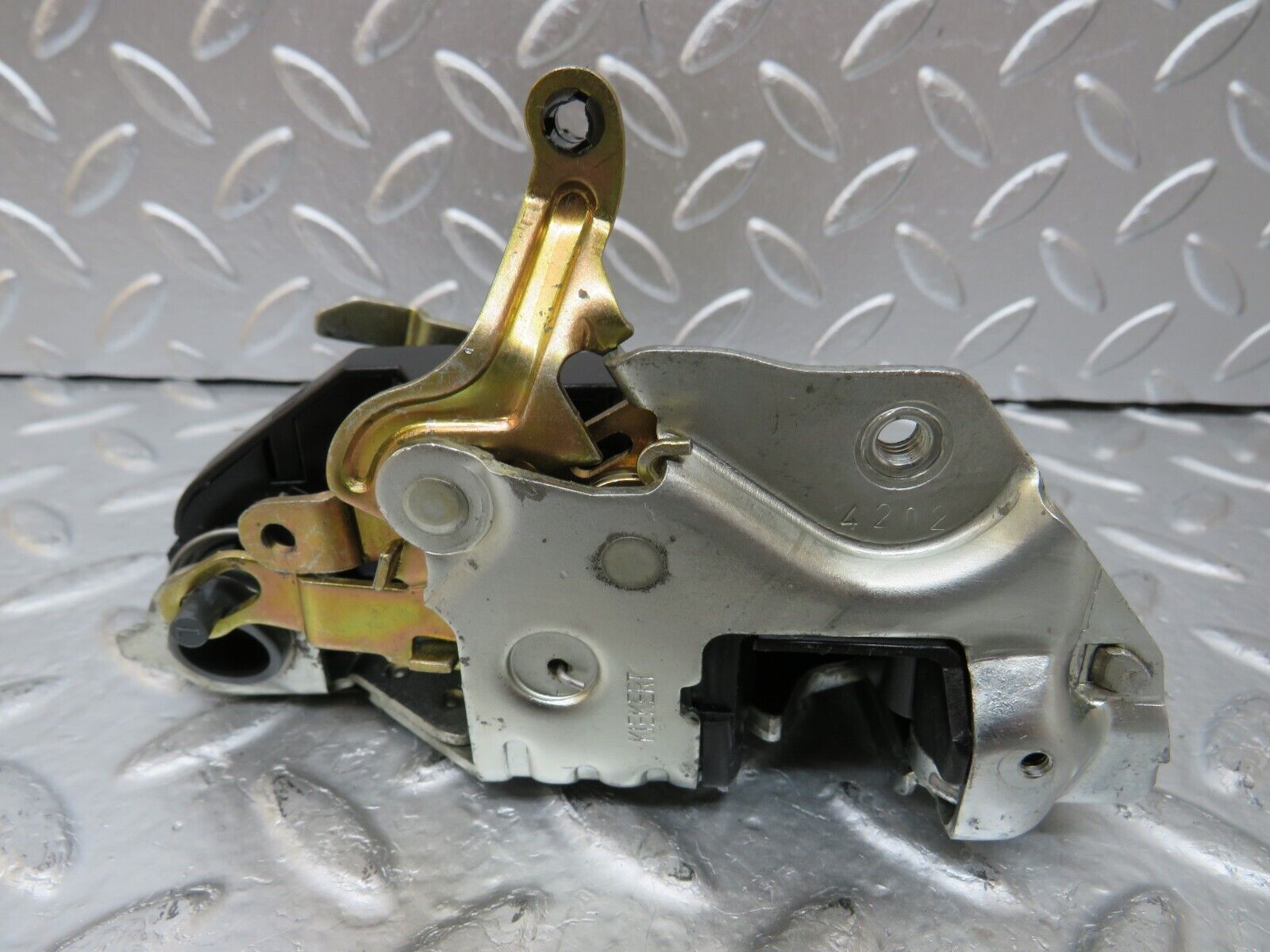 25678 Mercedes-Benz W124 280E Front Left Door Lock Mechanism