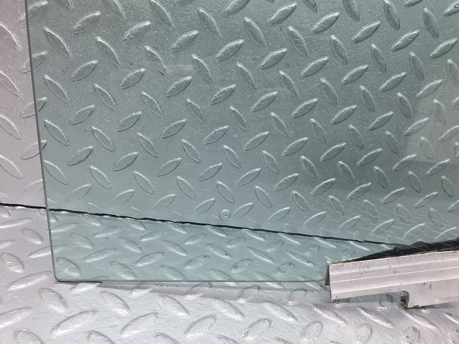 41406 Mercedes-Benz W124 200E Rear Left Door Window Glass