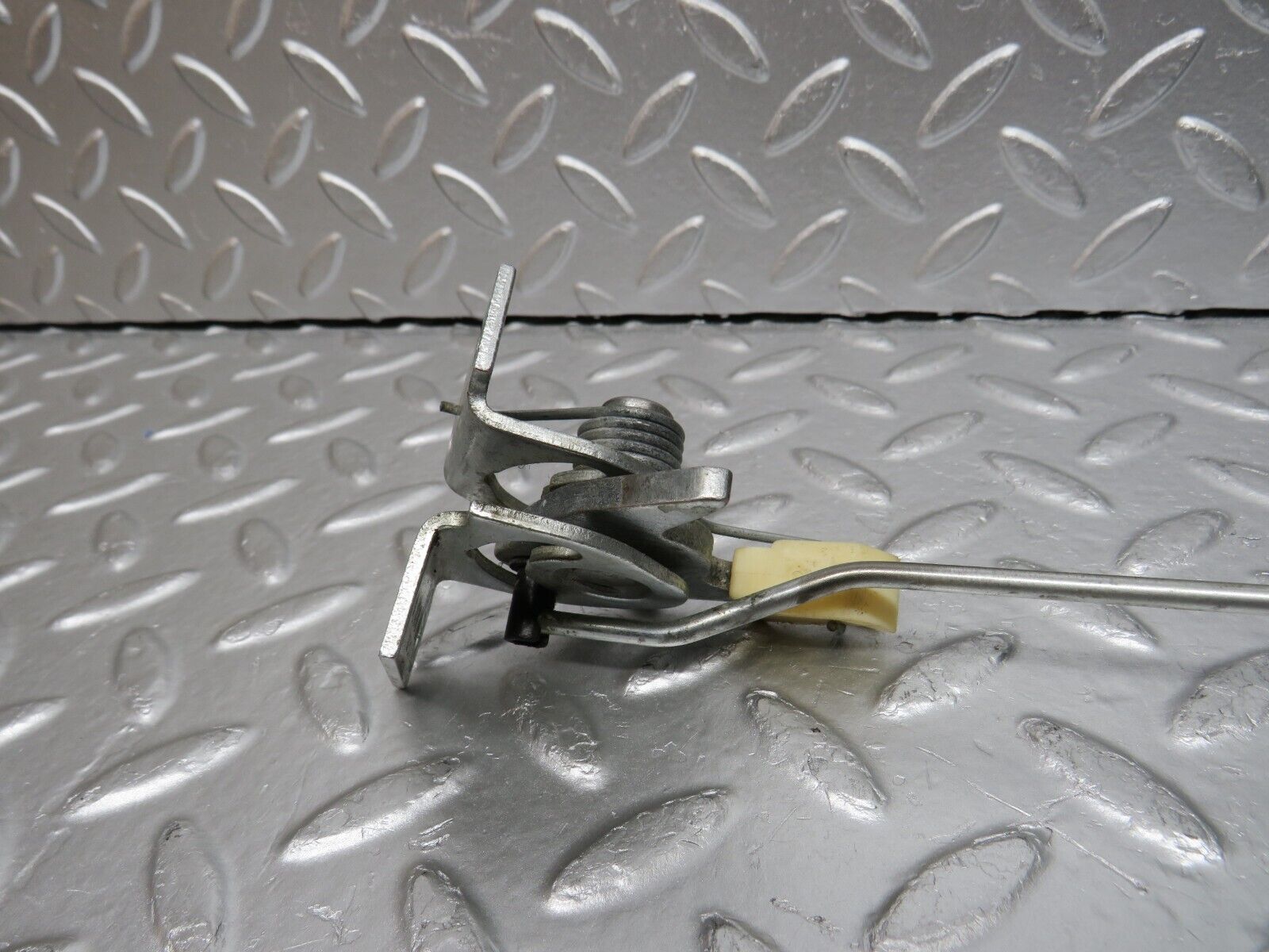 31408 Mercedes-Benz S124 220TE Wagon Rear Right Seat Bench Locking Mechanism