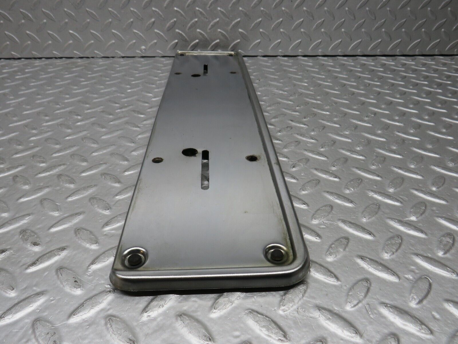 38162 Mercedes-Benz A124 320E Cabriolet Rear number Plate Holder