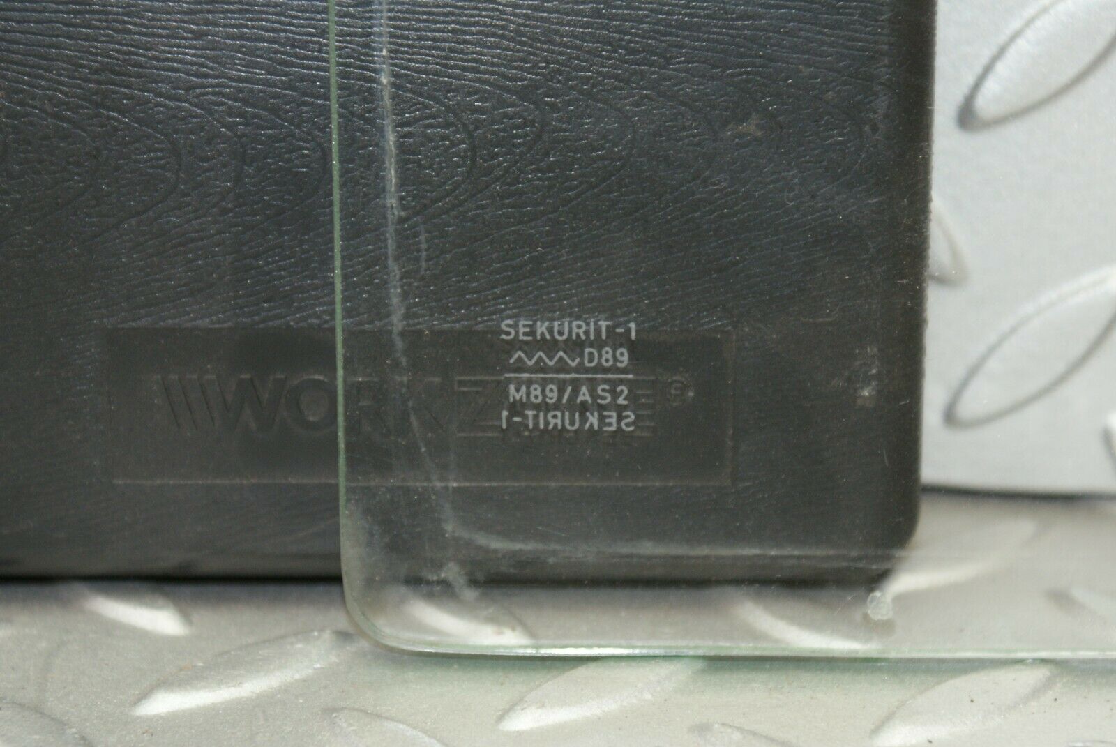 3099 Mercedes-Benz W115 220D Rear Right Quarter Glass