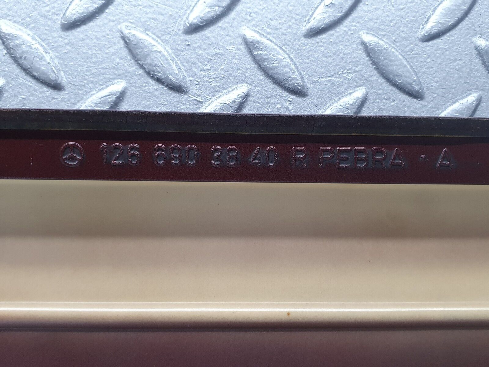 40910 Mercedes-Benz W126 300SE Front Right Door Moulding Trim 1266903840