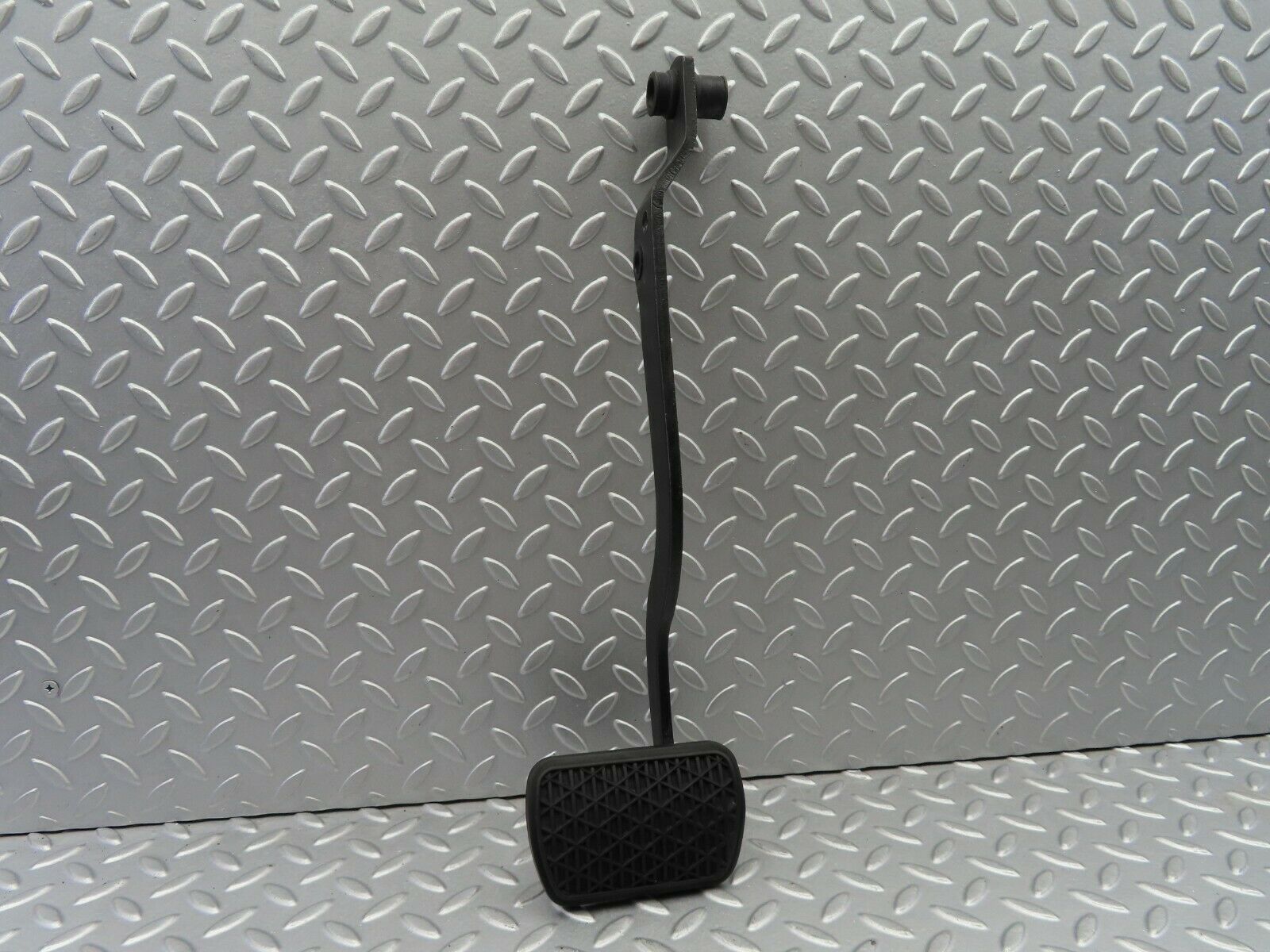 7188 Mercedes-Benz C107 350SLC Coupe Brake Pedal