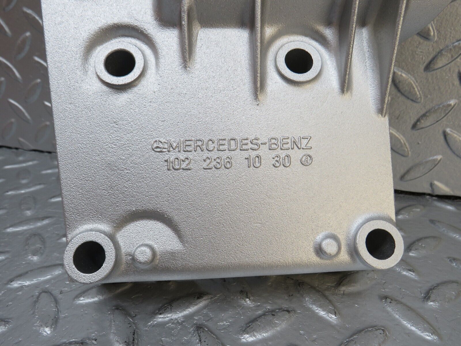 33791 Mercedes-Benz W201 190E 2.0L Power Steering Pump Bracket 1022361030