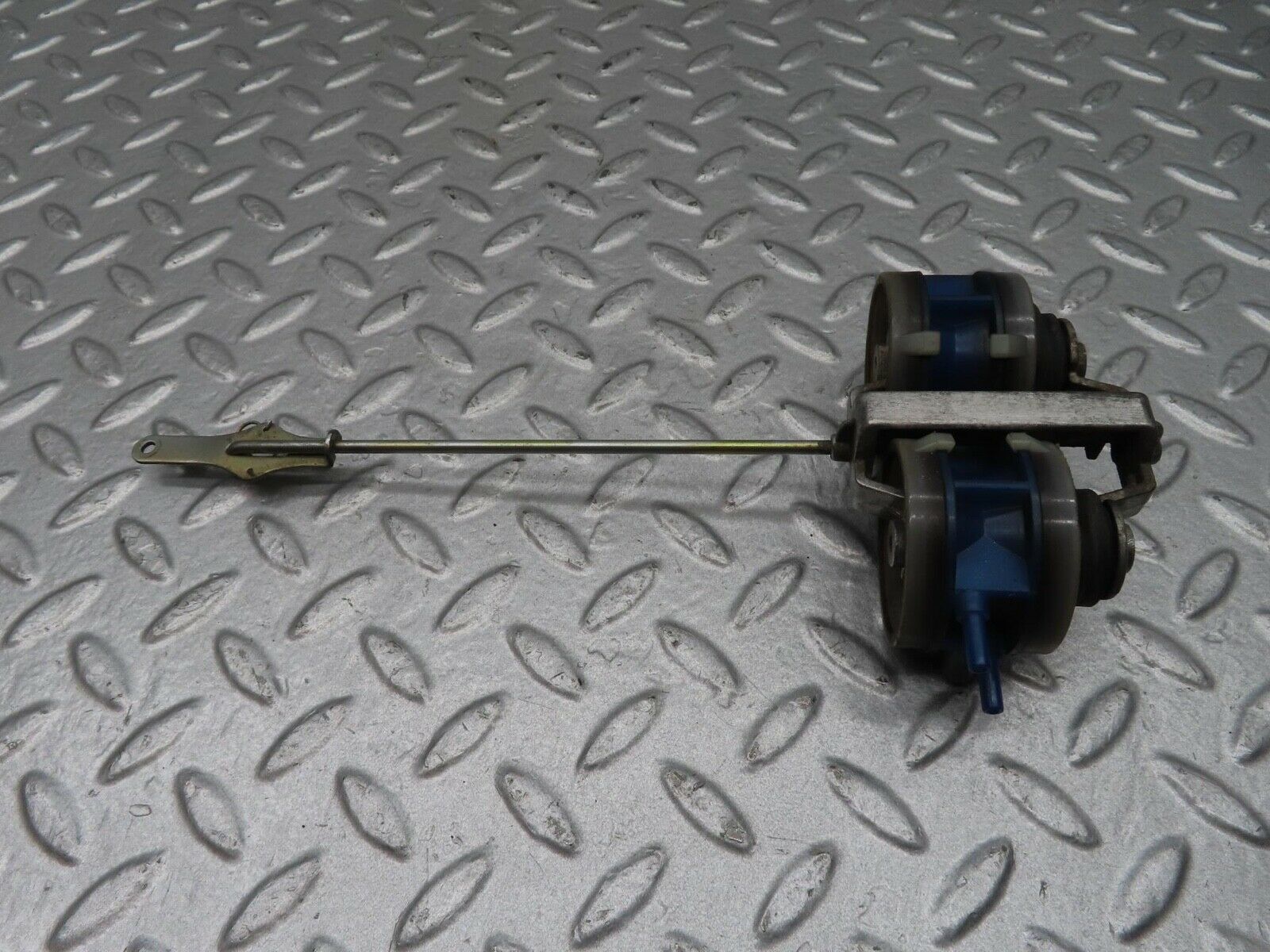 14288 Mercedes-Benz W116 350SE Front Left Door Lock Vacuum Actuator