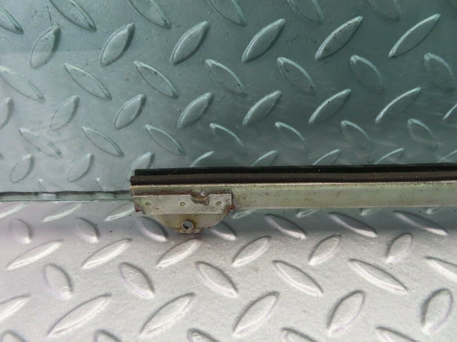 7887 Mercedes-Benz W115 220D Rear Right Door Window Glass