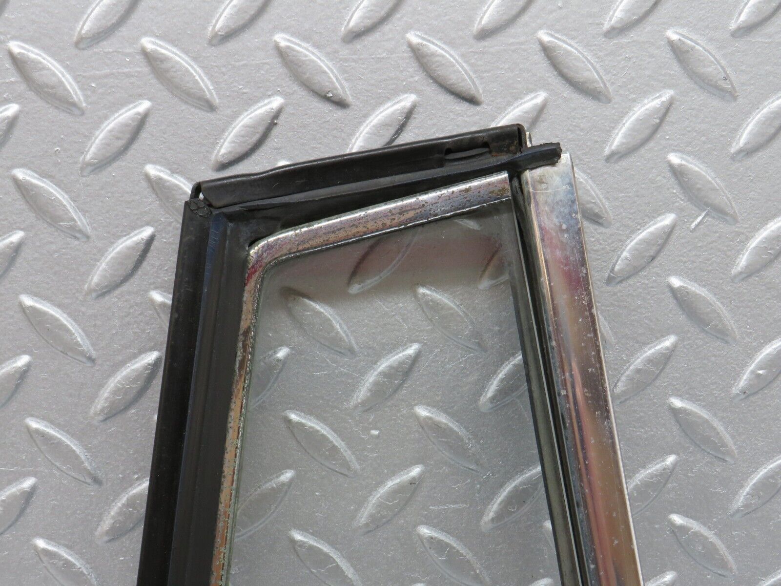 40501 Mercedes-Benz W110 230 Front Left Quarter Window