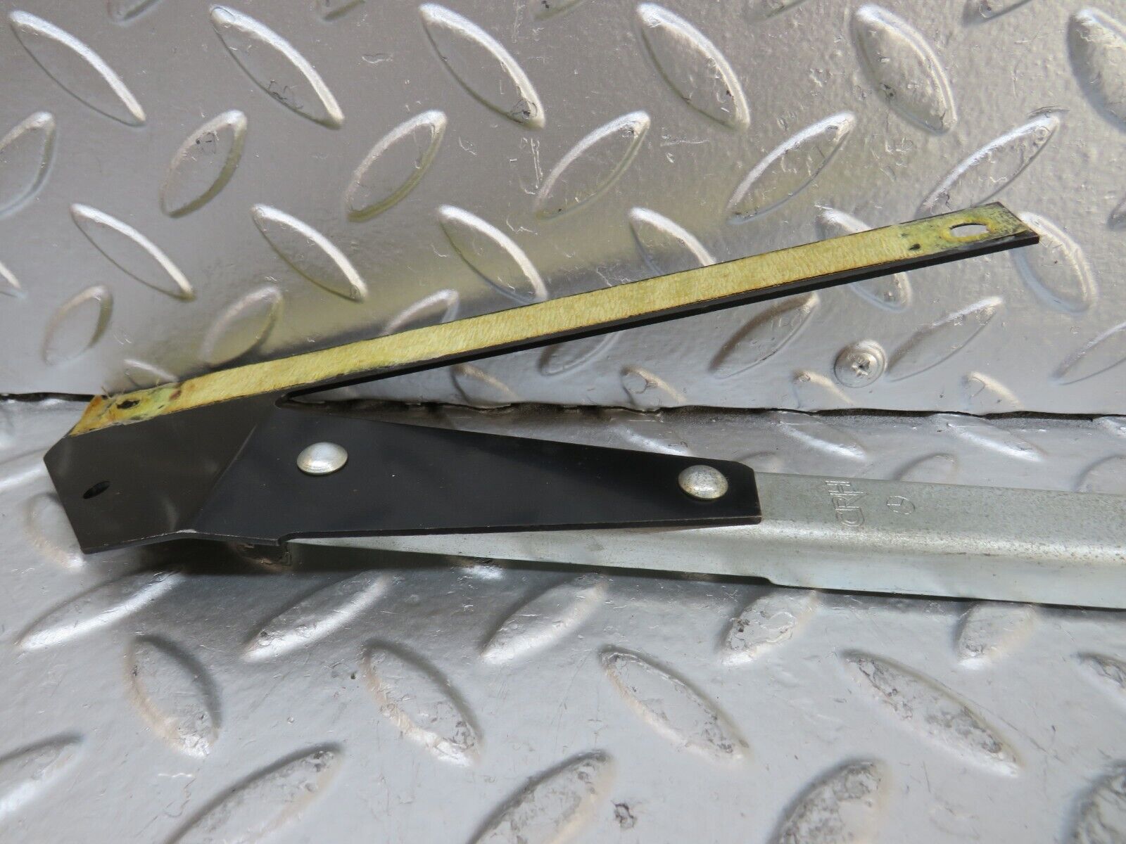 27062 Mercedes-Benz W123 280E Front Right Seat Side Sliding Adjust Handle