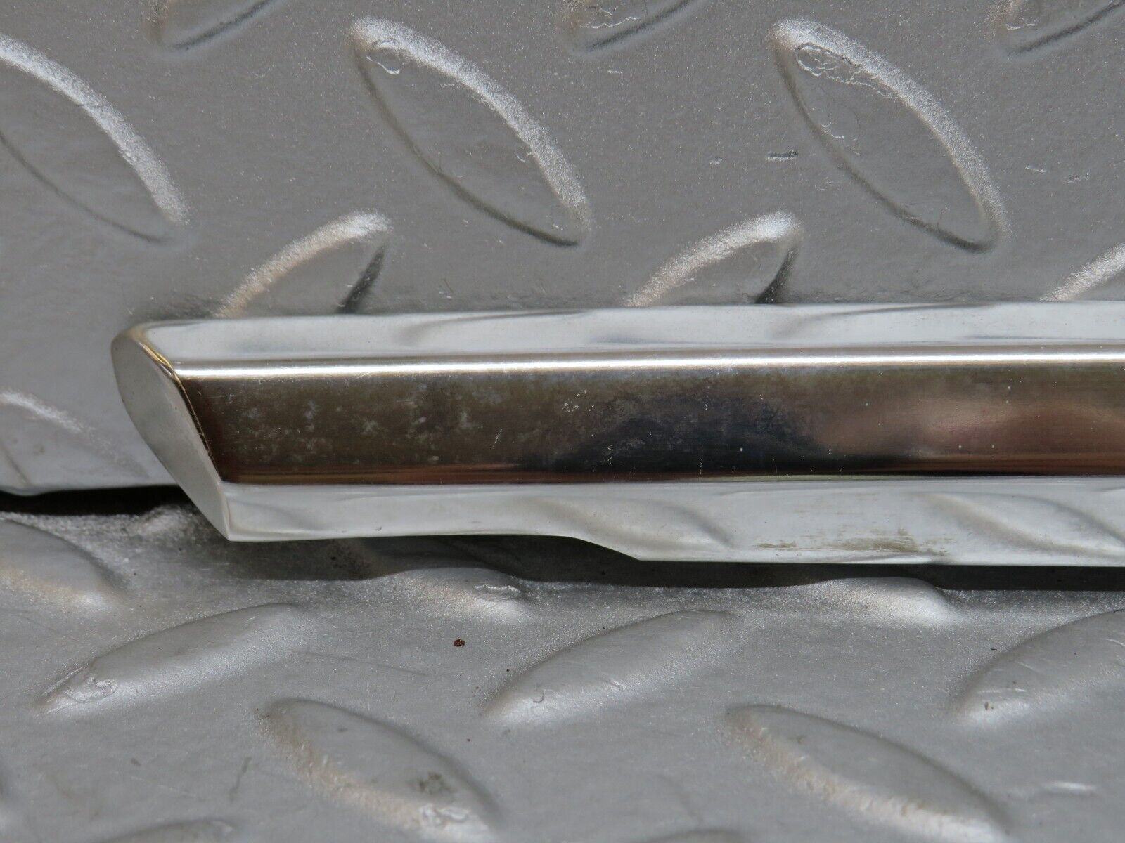 36292 Mercedes-Benz W126 420SE Front Right Door Chrome Moulding Trim