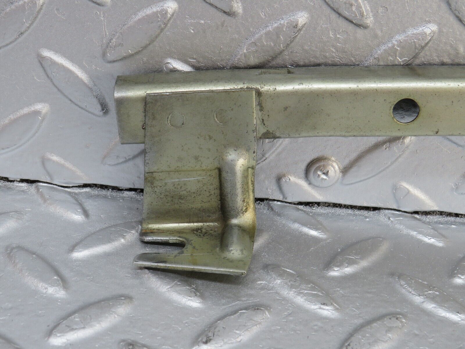 36012 Mercedes-Benz W126 420SE Rear Right Door Window Channel