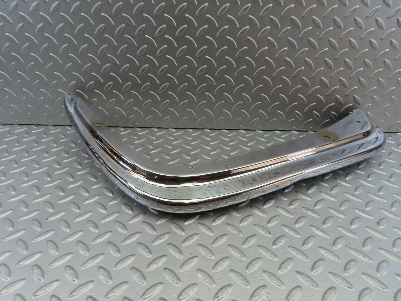 10613 Mercedes-Benz W108 Front Left Upper Bumper Corner