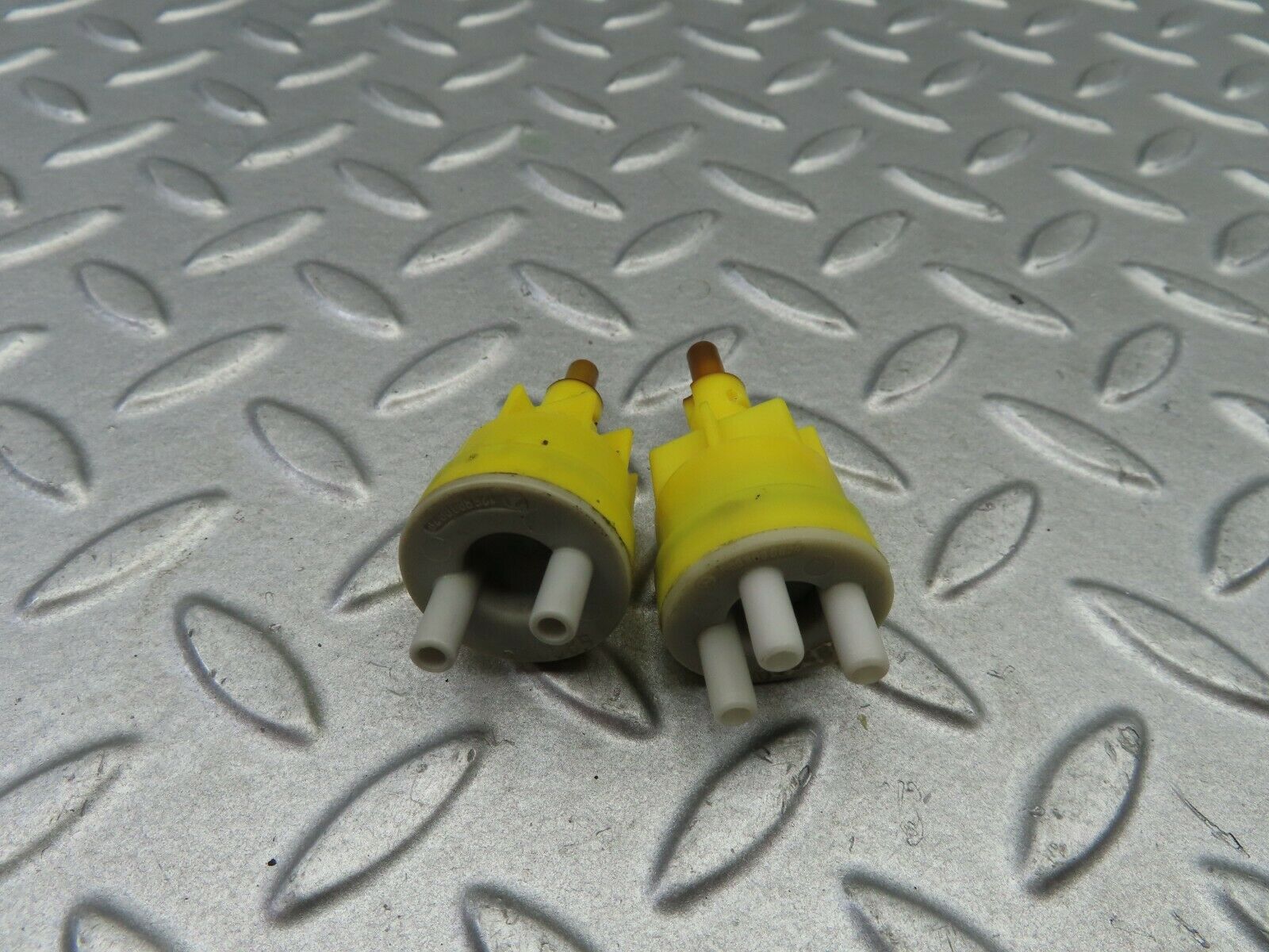 6271 Mercedes-Benz W126 380SE Vacuum Check Valve Pair 1268000078