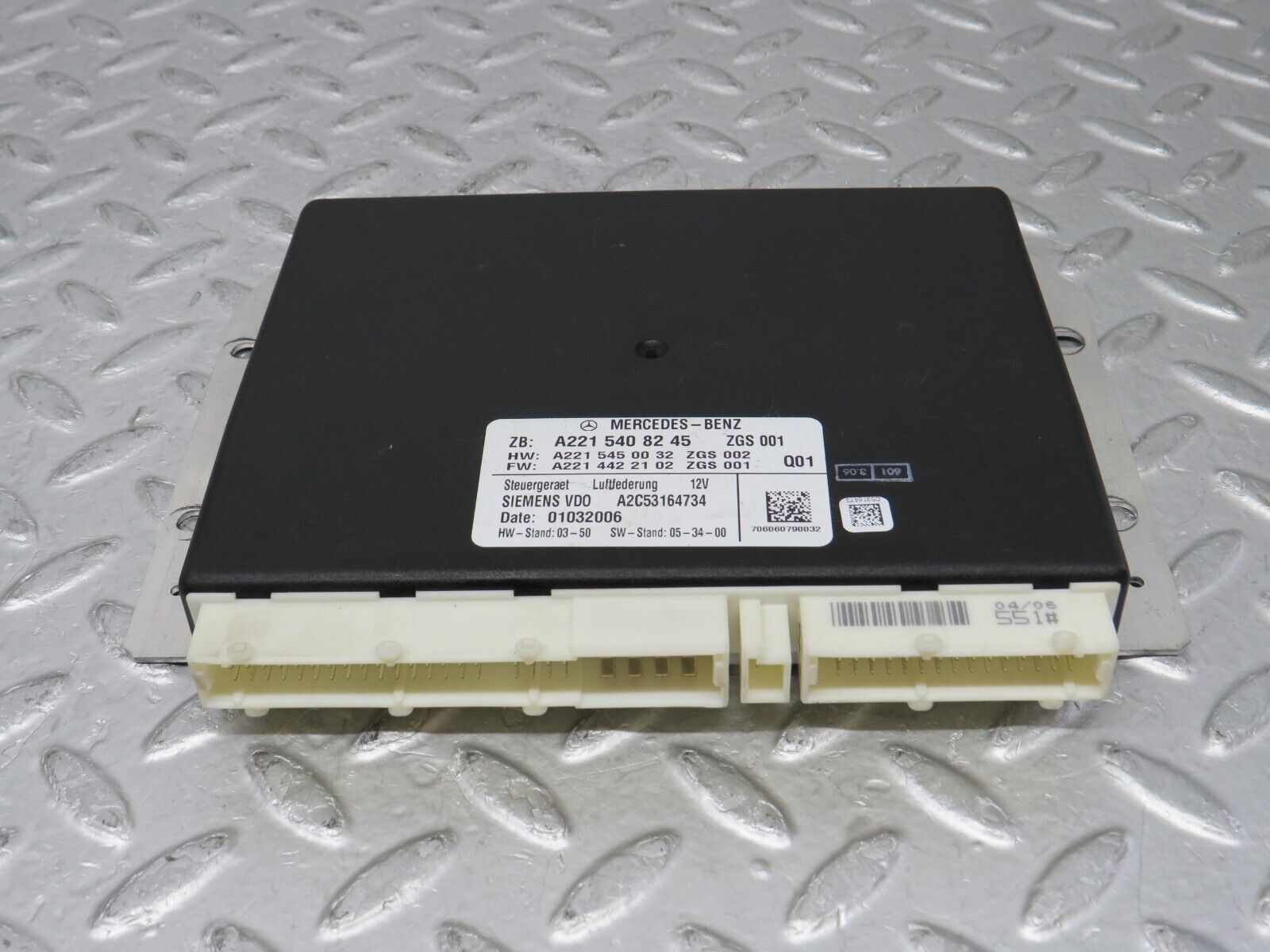 35148 Mercedes-Benz W221 Air Suspension Control Unit 2215408245