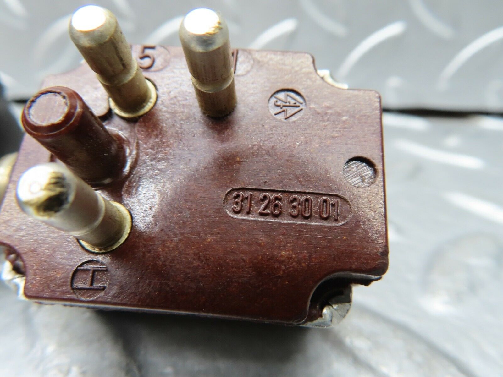 21027 Mercedes-Benz W114 250CE Coupe 3 Pin Pull Switch 31263001