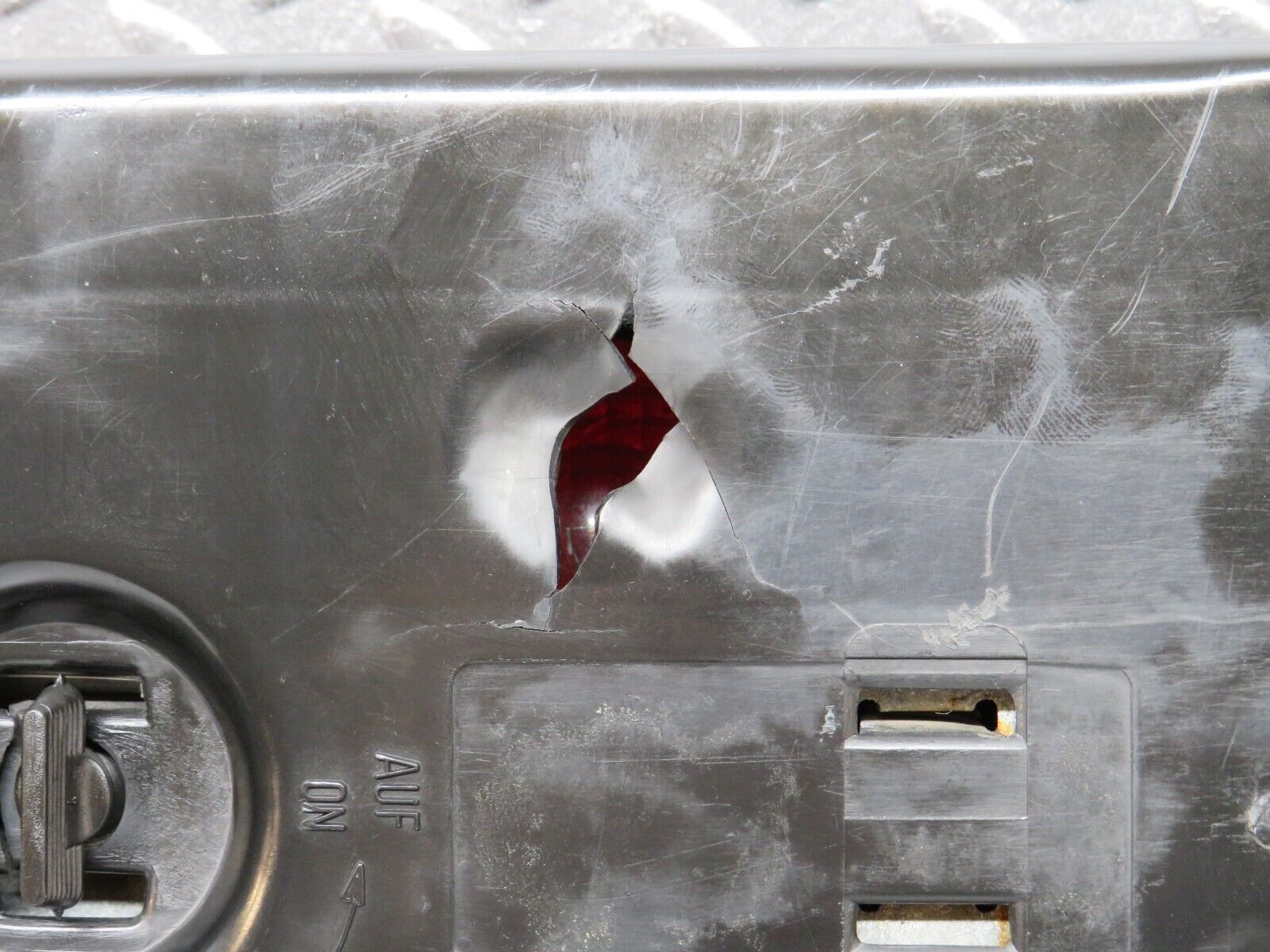 36191 Mercedes-Benz W126 420SE Tail Light & Bulb Holder Right Side 22072