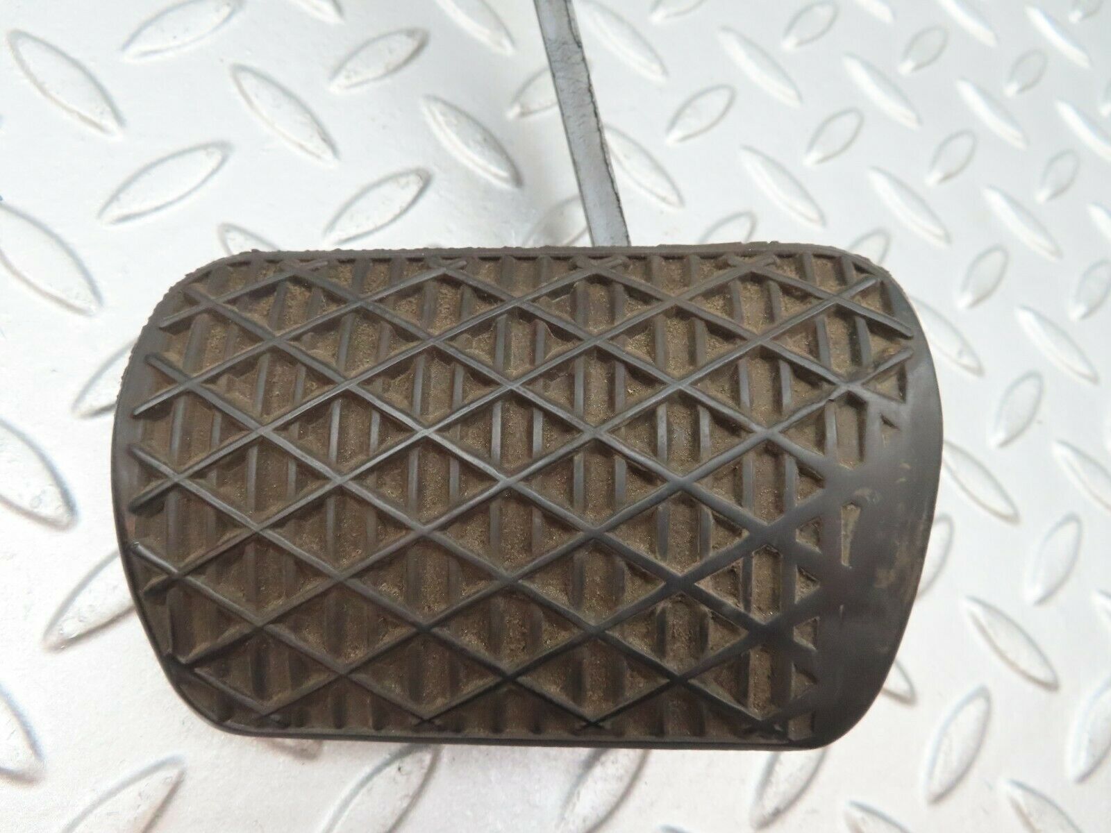 3947 Mercedes-Benz S123 200T Wagon Brake Pedal Assembly 1232900219